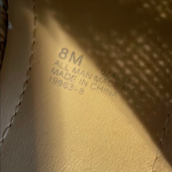 Cabin Creek  Women's Cream Slide Sandals. 8 - Picture 5 of 6